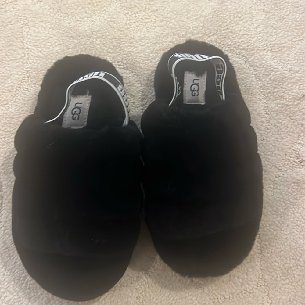 Fluffy black Ugg yeah slide size 2.